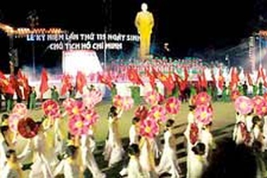 Tưng bừng kỷ niệm 115 năm ngày sinh Chủ tịch Hồ Chí Minh