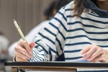 Giáo viên ở Anh phải ngồi tù vì "đụng chạm" học sinh nữ