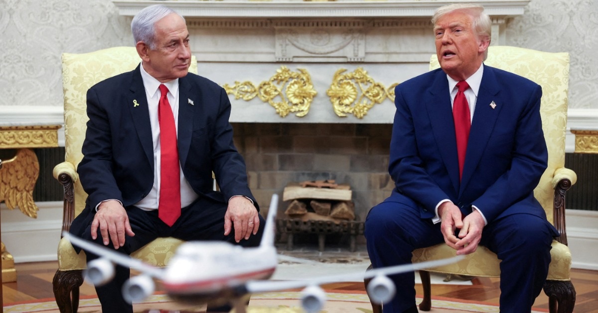 Cuộc đua "vừa đánh vừa đàm" tháo ngòi nổ xung đột Trung Đông của ông Trump