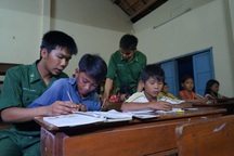 Những người thầy mang quân hàm xanh