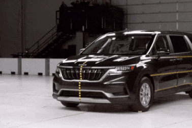 Bị chấm điểm an toàn thấp, Kia Carnival 2024 lập tức có nâng cấp
