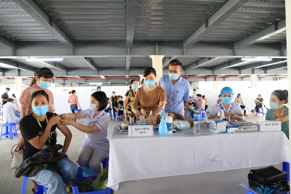 Gần 40.000 người lao động trên địa bàn đã được tiêm vắc-xin phòng Covid-19 - 1 Gần 40.000 người lao động trên địa bàn đã được tiêm vắc-xin phòng Covid-19 - 1