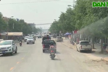 Đắm mình cùng Tết té nước ở Lào