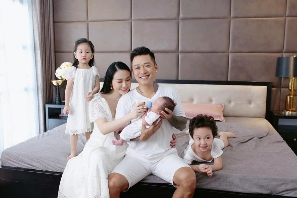 Hương Baby áp lực khi làm vợ Tuấn Hưng suốt 7 năm - 3 Hương Baby áp lực khi làm vợ Tuấn Hưng suốt 7 năm - 3