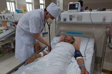 Cà Mau: Cứu thành công cụ ông 87 tuổi bị ngưng tim