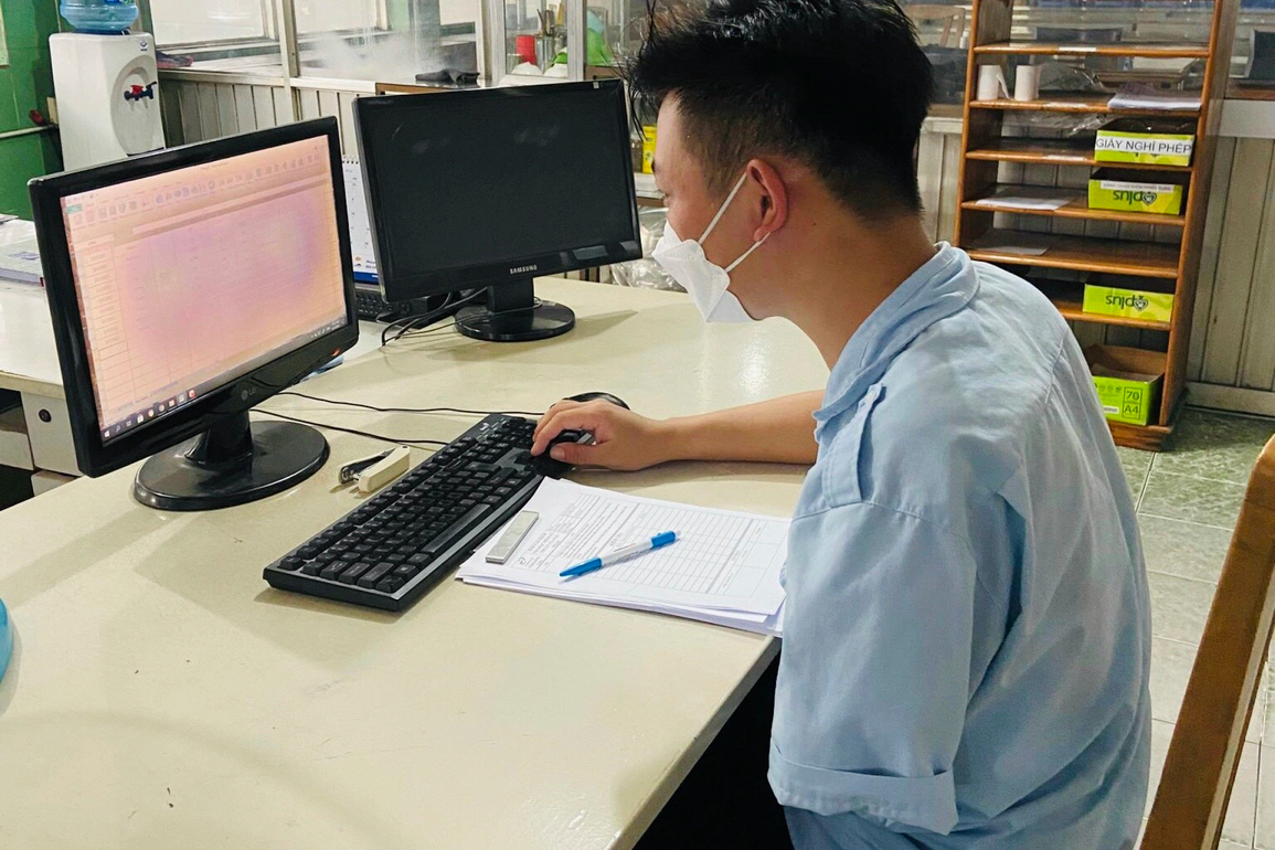 Hỗ trợ việc nhẹ, thu nhập ổn định cho công nhân bị cụt tay, chân - 1 Hỗ trợ việc nhẹ, thu nhập ổn định cho công nhân bị cụt tay, chân - 1