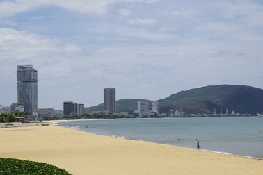 Biển Quy Nhơn vắng lặng ngày Tết Đoan Ngọ mùa dịch Covid-19