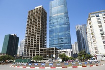 Cổ phần hóa doanh nghiệp ngành xây dựng: Thua lỗ, chỉ lo bán "đất vàng"?