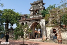 Linh thiêng ngôi đền nơi cửa biển