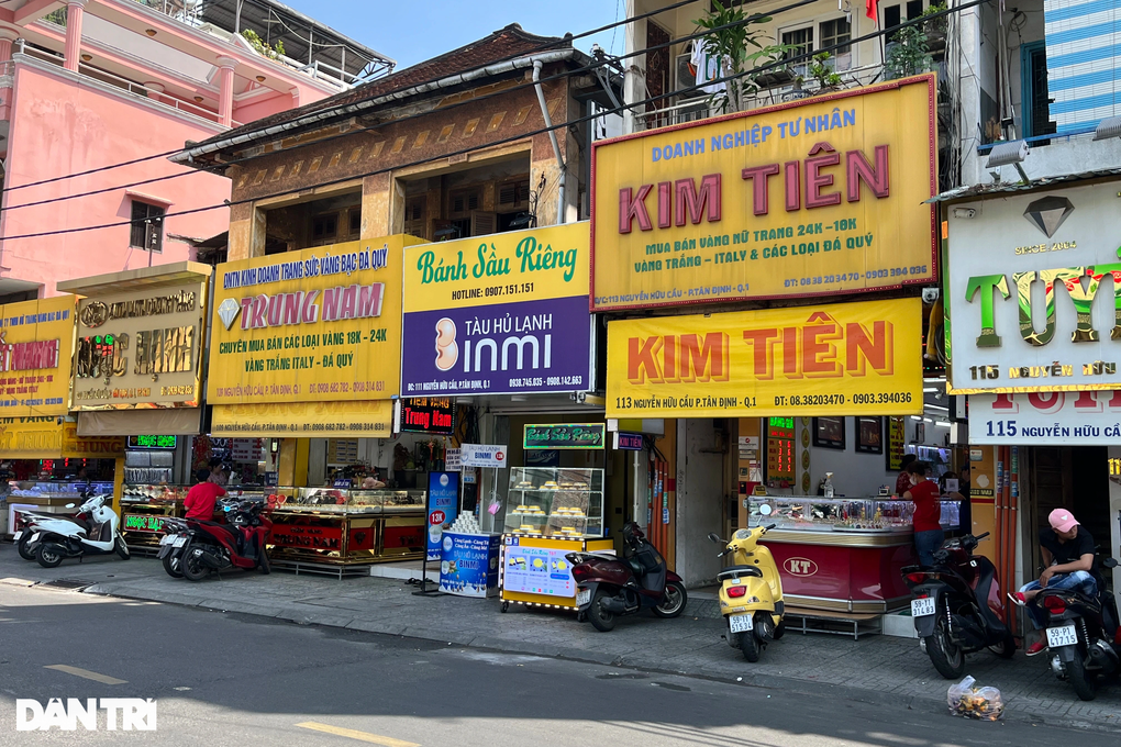 Giá vàng nhẫn, vàng 24K gây sốc trước ngày vía Thần Tài - 2 Giá vàng nhẫn, vàng 24K gây sốc trước ngày vía Thần Tài - 2