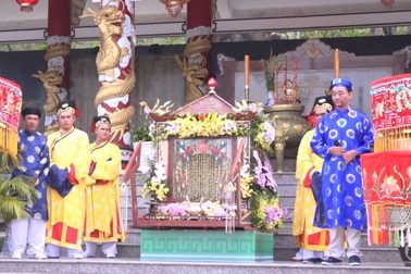 Trang nghiêm nghi lễ rước tượng Bà Chúa Xứ Núi Sam