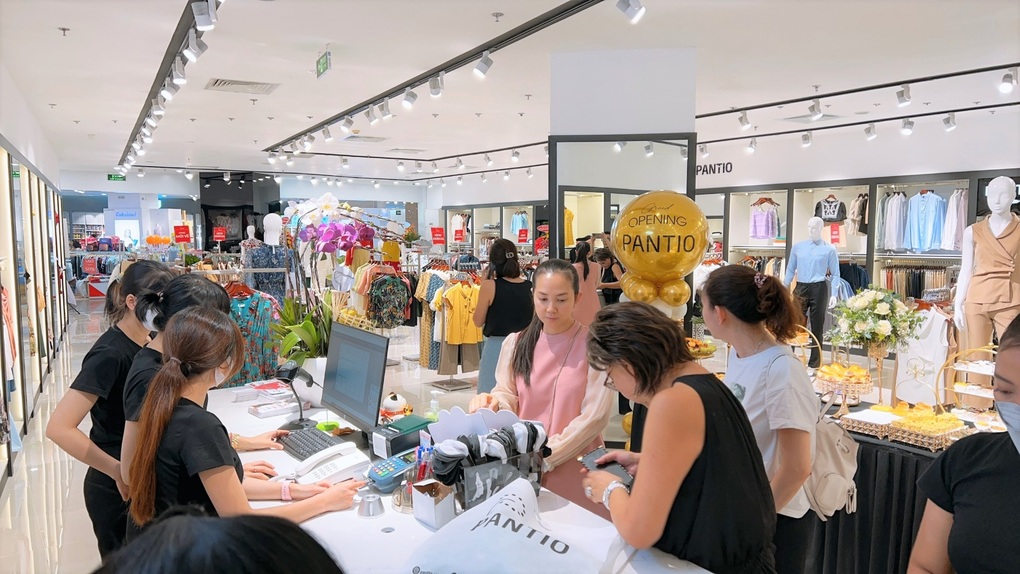 Cùng một ngày, thời trang Pantio khai trương 5 showroom với nhiều ưu đãi lớn - 3 Cùng một ngày, thời trang Pantio khai trương 5 showroom với nhiều ưu đãi lớn - 3