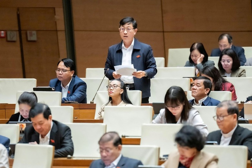 Bộ trưởng Tài chính nói về tình trạng người dân bị ép mua bảo hiểm - 1