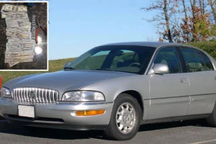 Mua ô tô đời cũ 12 triệu đồng, bất ngờ tìm thấy số tiền lớn dưới ghế