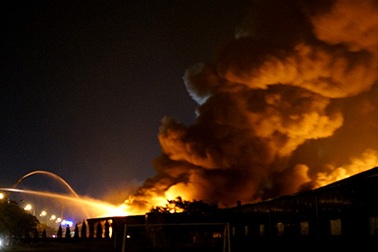 Hình ảnh vụ cháy kinh hoàng trong KCN Việt Nam - Singapore