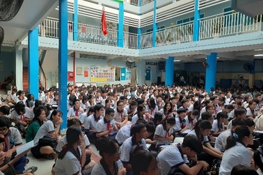 Thầy giáo làm kiểm điểm vì xưng mày tao, chửi học sinh "ngu như bò"