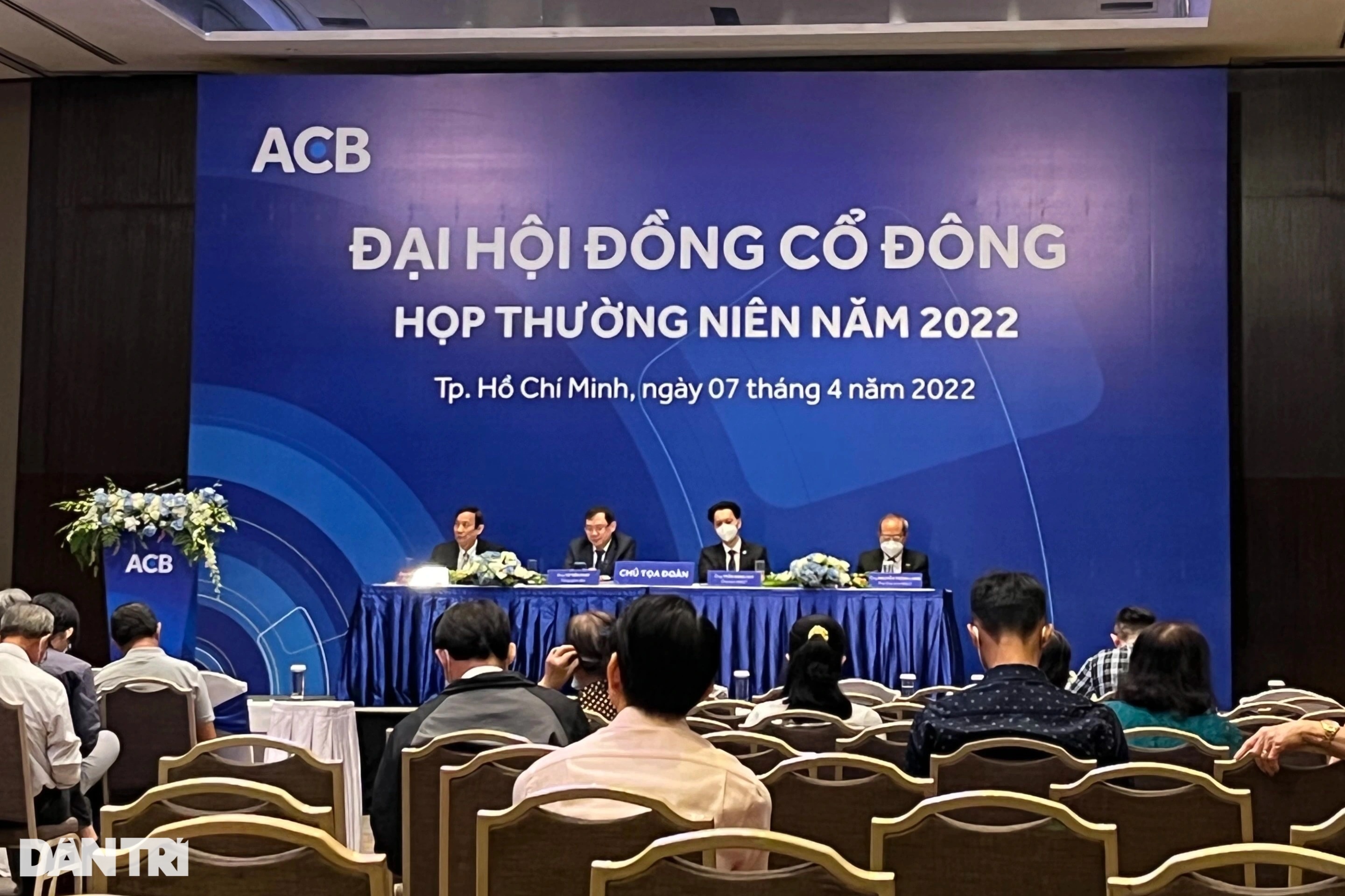 Cổ đông than phiền bị chèo kéo tư vấn bảo hiểm, sếp ACB lên tiếng | Báo ...