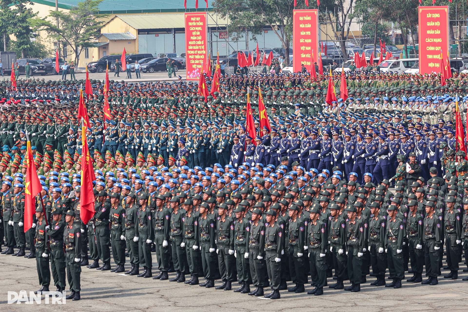 Đại tướng Nguyễn Tân Cương kiểm tra động viên các khối diễu binh, diễu hành - 3 Đại tướng Nguyễn Tân Cương kiểm tra động viên các khối diễu binh, diễu hành - 3