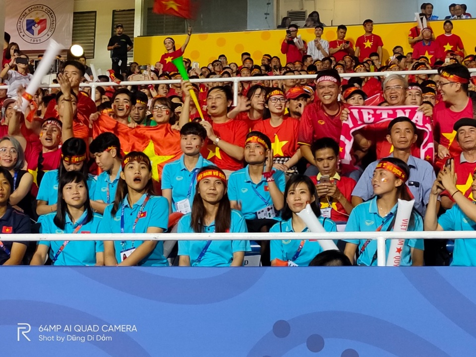 Nhìn lại những khoảnh khắc hồi hộp, nghẹt thở rồi bùng nổ ngày U22 lên ngôi vương SEA Games 2019 - 2 Nhìn lại những khoảnh khắc hồi hộp, nghẹt thở rồi bùng nổ ngày U22 lên ngôi vương SEA Games 2019 - 2