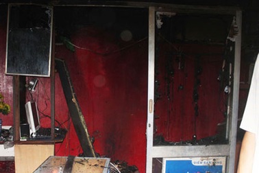 “Bà hỏa” ghé tiệm điện thoại vắng chủ