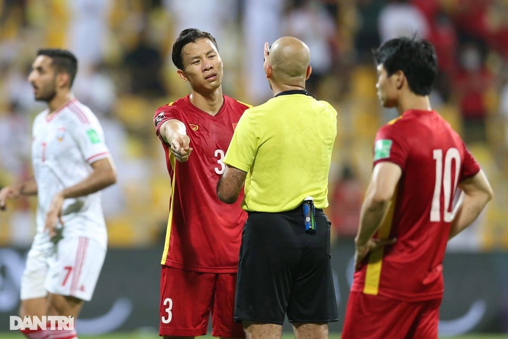 Công Phượng đã bị mất oan quả penalty ở trận gặp UAE - 2 Công Phượng đã bị mất oan quả penalty ở trận gặp UAE - 2