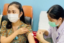 Bộ trưởng Y tế báo cáo lý do cung ứng vắc xin chậm