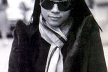 Trào lưu trở về tóc đen dịu dàng của "sao"