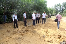 Bán cả rác thải của Formosa cho dân đun nấu