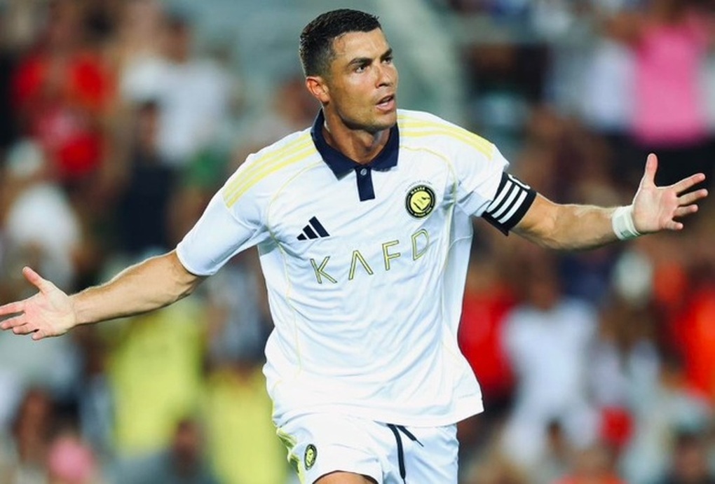 C.Ronaldo tỏa sáng tưng bừng khi lập hat-trick dù nhường phạt đền - 1 C.Ronaldo tỏa sáng tưng bừng khi lập hat-trick dù nhường phạt đền - 1