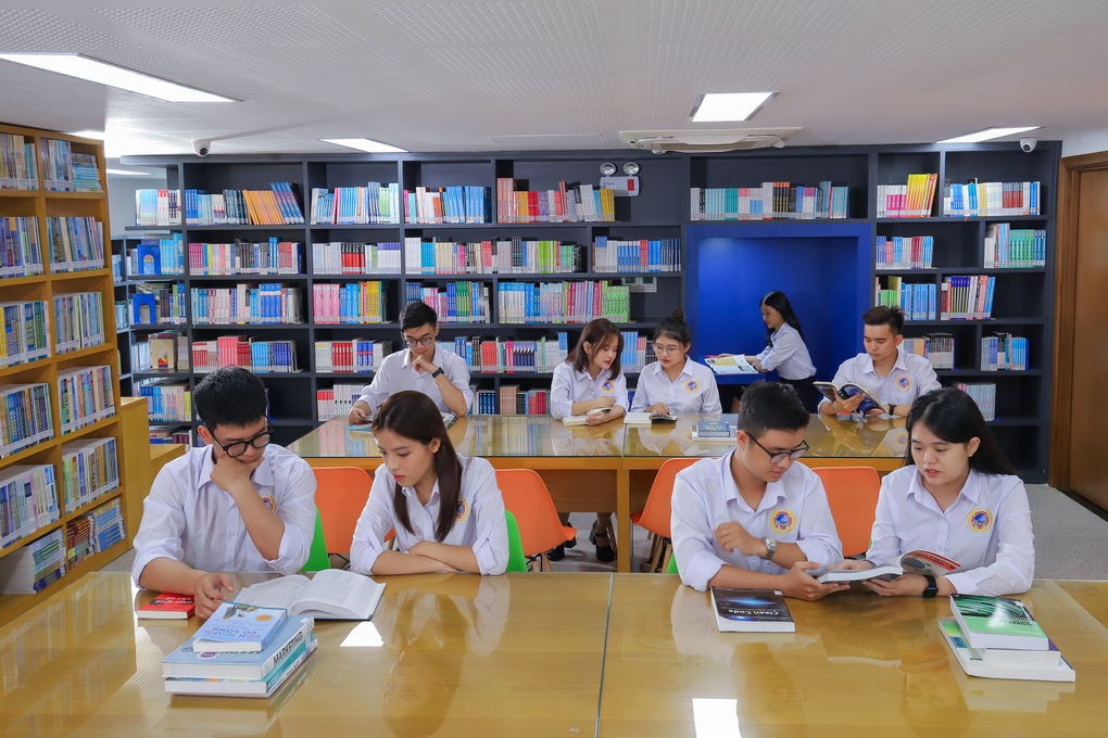 Cơ hội nghề nghiệp rộng mở cho sinh viên ngành thương mại điện tử SIU - 1