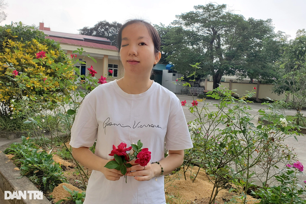 Cô gái chỉ nghe một tai, nhìn một mắt, sống bằng cả trái tim - 6 Cô gái chỉ nghe một tai, nhìn một mắt, sống bằng cả trái tim - 6