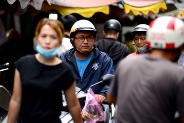 TPHCM: Nhiều người vô tư không đeo khẩu trang nơi công cộng