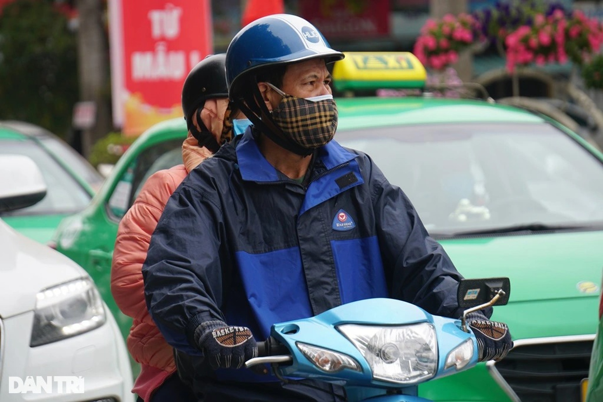 Người lao động chật vật mưu sinh trong giá lạnh thấu xương - 2 Người lao động chật vật mưu sinh trong giá lạnh thấu xương - 2