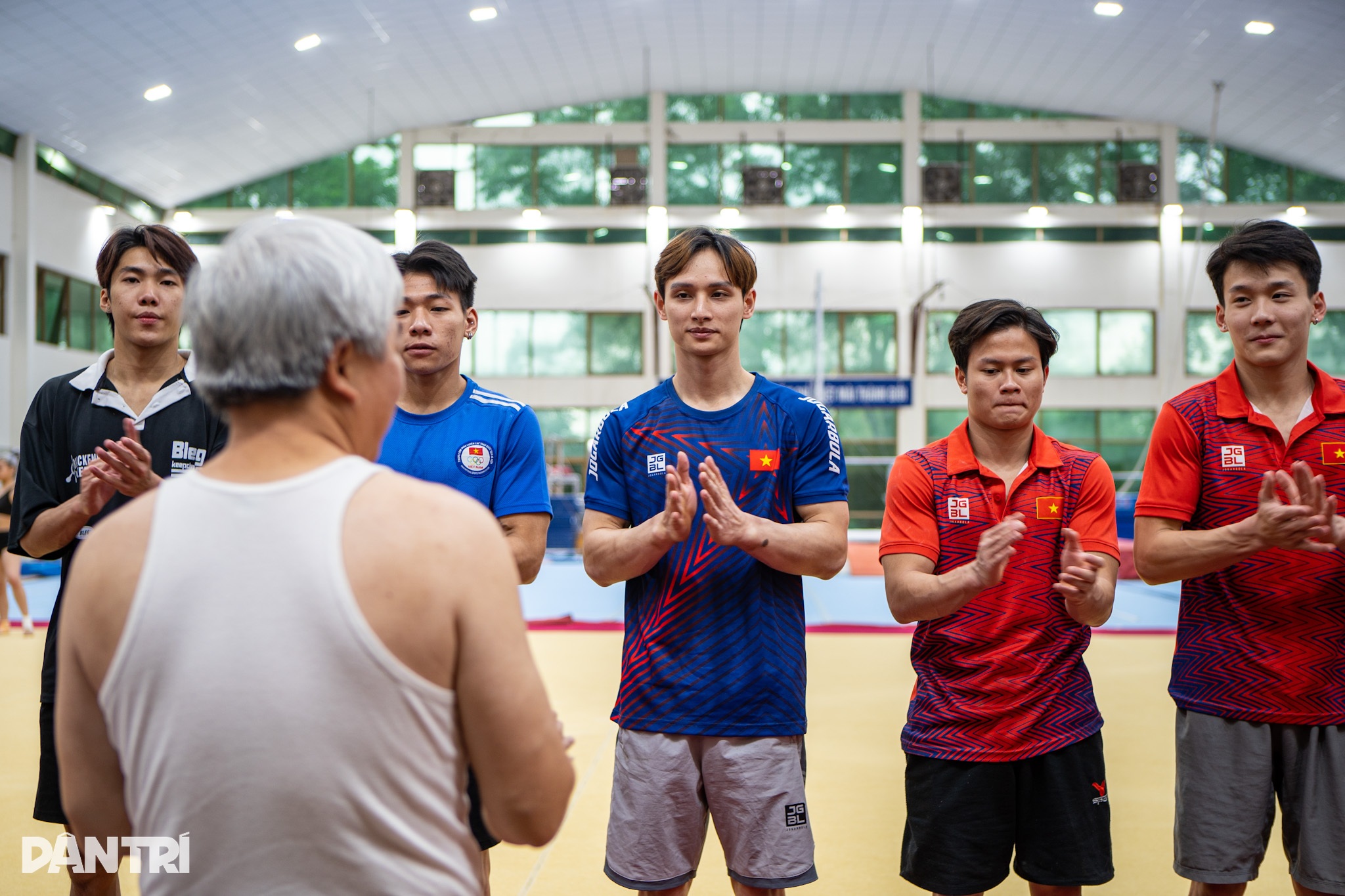 Nam thần Đinh Phương Thành kể tán vợ qua Facebook, cưới vội để dự SEA Games - 4 Nam thần Đinh Phương Thành kể tán vợ qua Facebook, cưới vội để dự SEA Games - 4