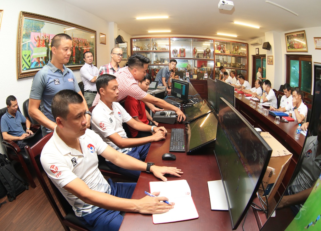 18 trọng tài Việt Nam được FIFA xác nhận hoàn thành đào tạo VAR - 1 18 trọng tài Việt Nam được FIFA xác nhận hoàn thành đào tạo VAR - 1