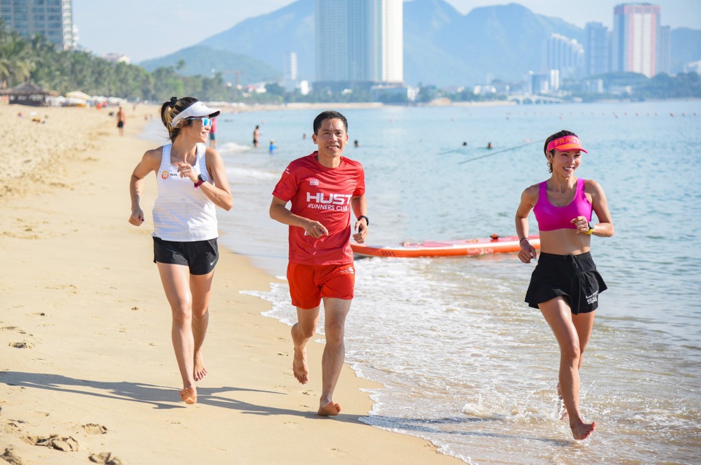 Runner, du khách lên lịch đến Nha Trang, tham gia Unique Nha Trang H-Marathon - 3 Runner, du khách lên lịch đến Nha Trang, tham gia Unique Nha Trang H-Marathon - 3