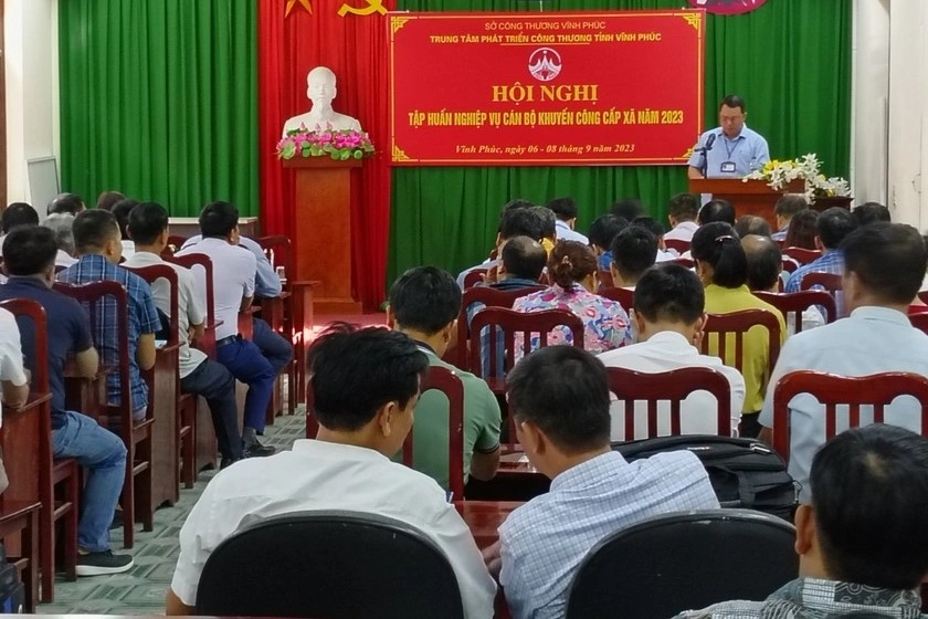 Kementerian Dalam Negeri menerangkan tatacara tatatertib bagi pegawai peringkat komune - 2 Bộ Nội vụ giải đáp quy trình xử lý kỷ luật cán bộ cấp xã - 2