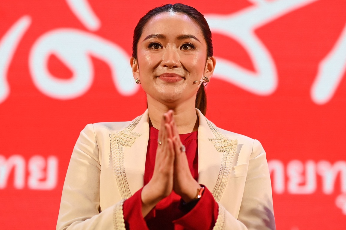 Ái nữ nhà Thaksin thành ngôi sao mới nổi trên chính trường Thái Lan - 2 Ái nữ nhà Thaksin thành ngôi sao mới nổi trên chính trường Thái Lan - 2