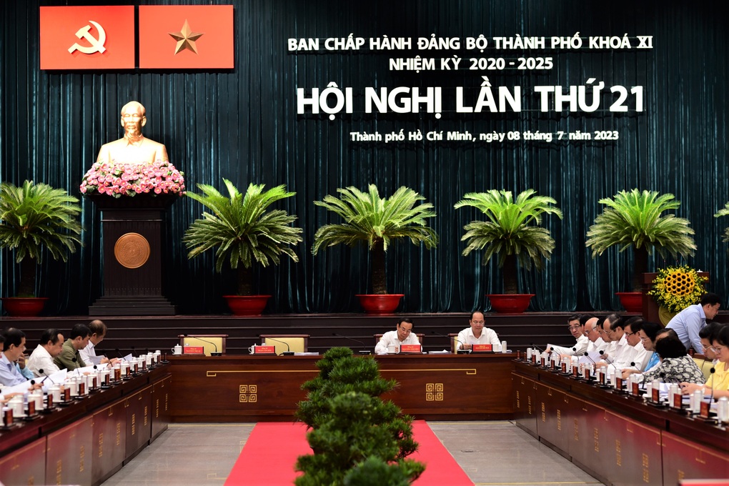 Chủ tịch TPHCM: Điều chỉnh cán bộ để đảm bảo thành công cho Nghị quyết 98 - 2 Chủ tịch TPHCM: Điều chỉnh cán bộ để đảm bảo thành công cho Nghị quyết 98 - 2