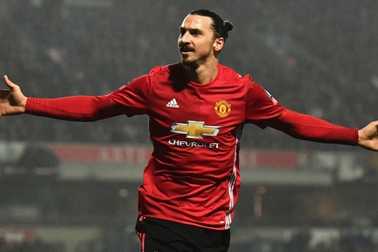 Ibrahimovic chính thức trở lại MU, khoác áo số 10