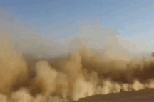 Xe tăng T-90 của Syria rượt đuổi phiến quân IS trên sa mạc