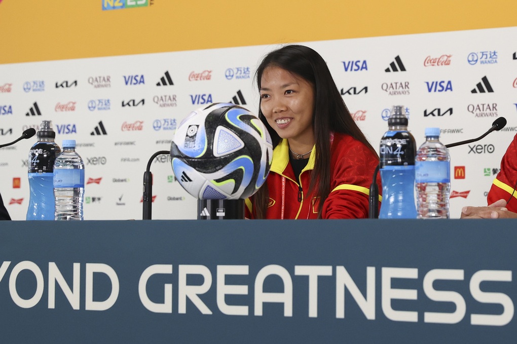 Huỳnh Như nói về tiền thưởng của đội tuyển nữ Việt Nam ở World Cup - 2 Huỳnh Như nói về tiền thưởng của đội tuyển nữ Việt Nam ở World Cup - 2