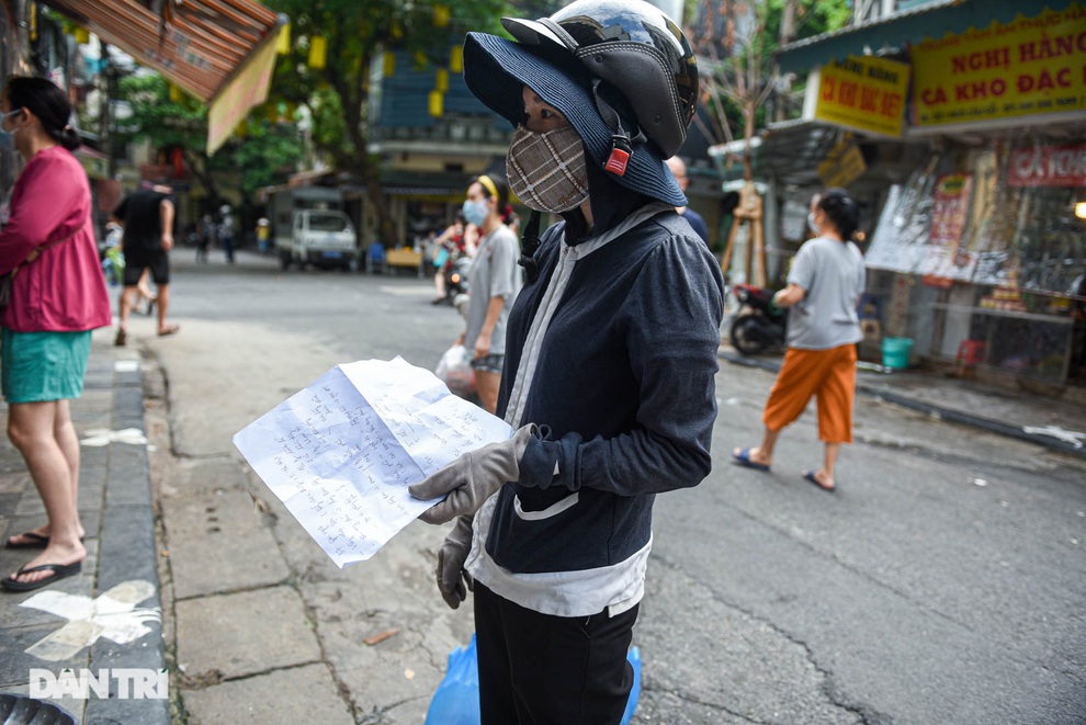 Ghé chợ nhà giàu Hà Nội: Tiểu thương đi chợ hộ người dân - 9 Ghé chợ nhà giàu Hà Nội: Tiểu thương đi chợ hộ người dân - 9