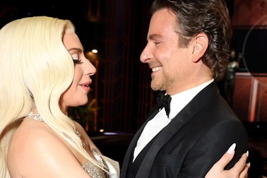Lady Gaga tái ngộ người tình tin đồn Bradley Cooper