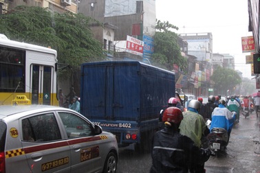 Áp thấp gây mưa to ở miền Trung