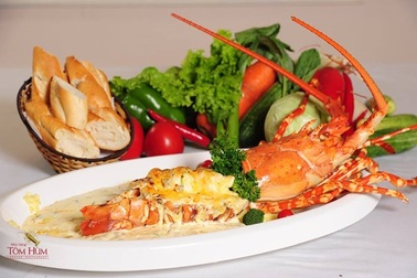 Đón Giáng sinh ấm áp bên bàn tiệc tôm hùm trong biệt thự Pháp