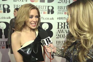 Kylie Minogue xinh đẹp dự lễ trao giải âm nhạc Anh