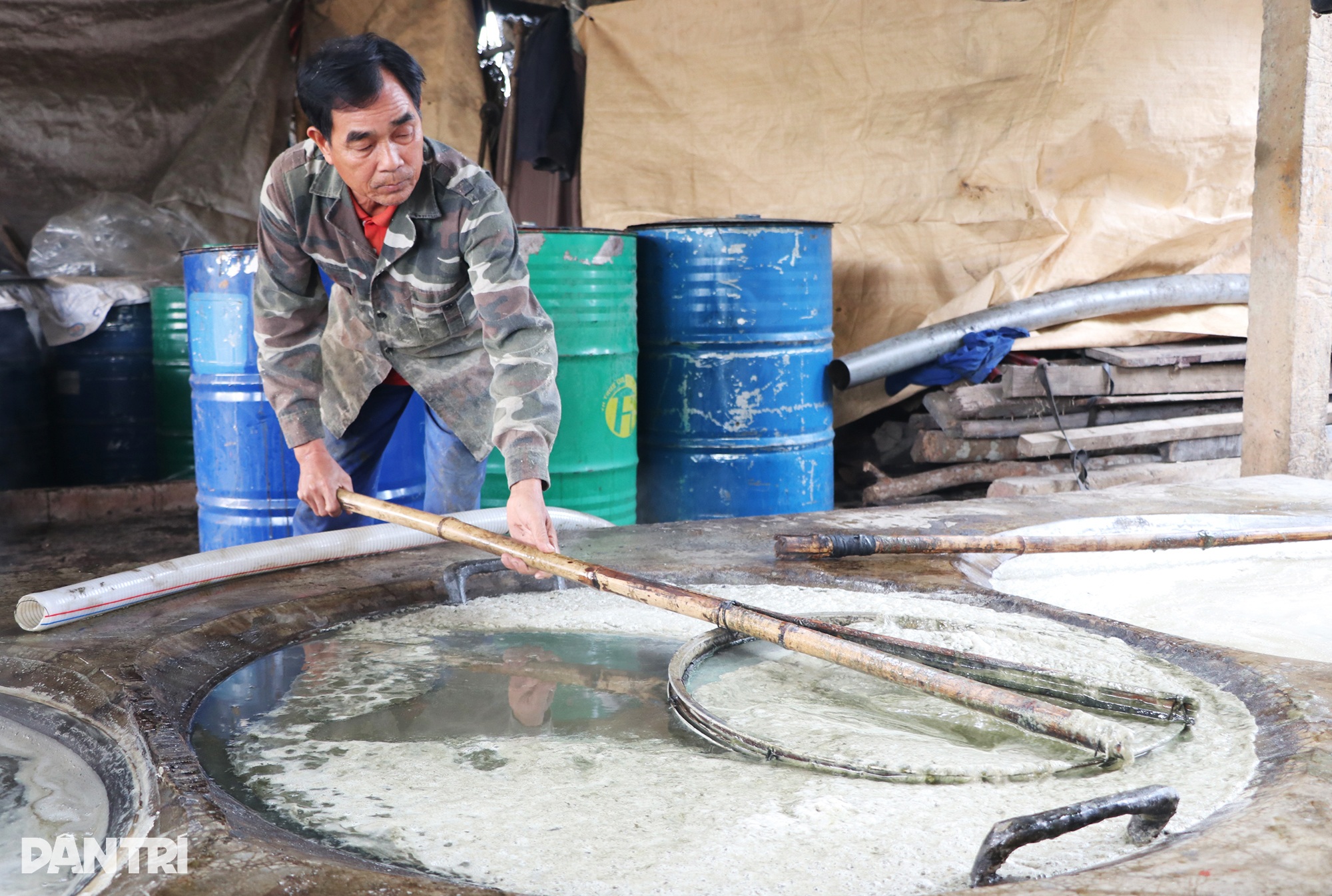 Đổ mồ hôi đứng bếp nấu thứ nước sóng sánh, thơm ngọt gọi Tết - 7 Đổ mồ hôi đứng bếp nấu thứ nước sóng sánh, thơm ngọt gọi Tết - 7