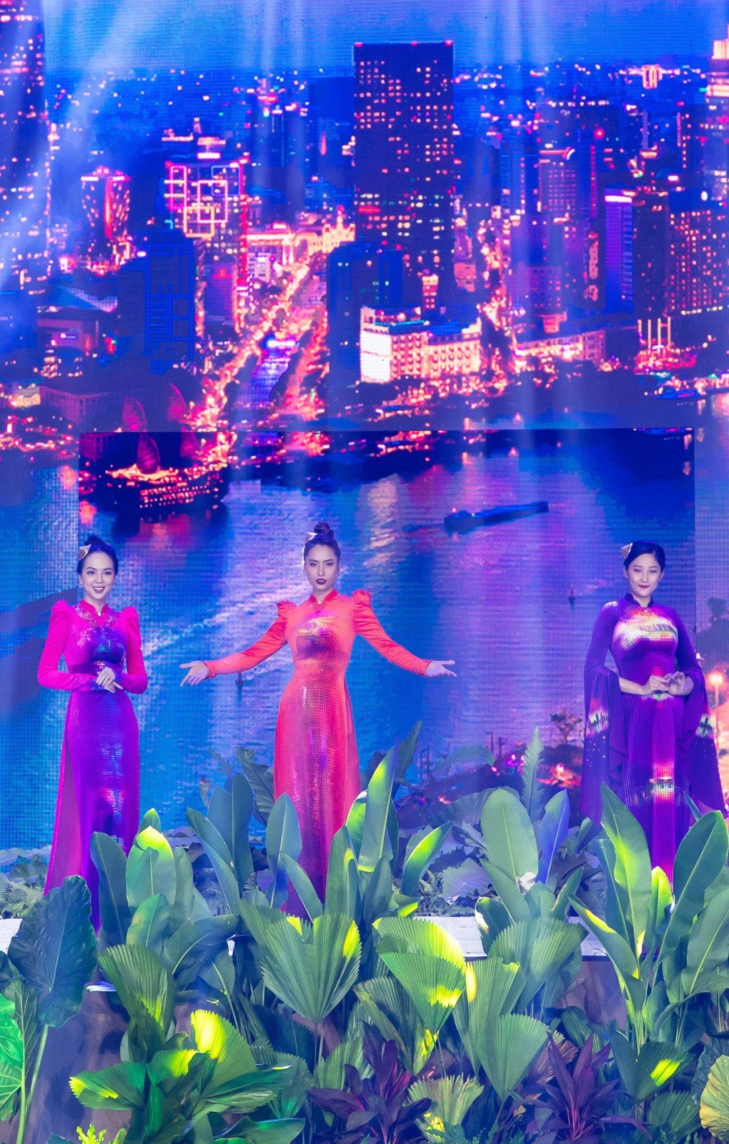 Đỗ Trịnh Hoài Nam quảng bá du lịch TPHCM qua Lễ hội Áo dài - 4 Đỗ Trịnh Hoài Nam quảng bá du lịch TPHCM qua Lễ hội Áo dài - 4