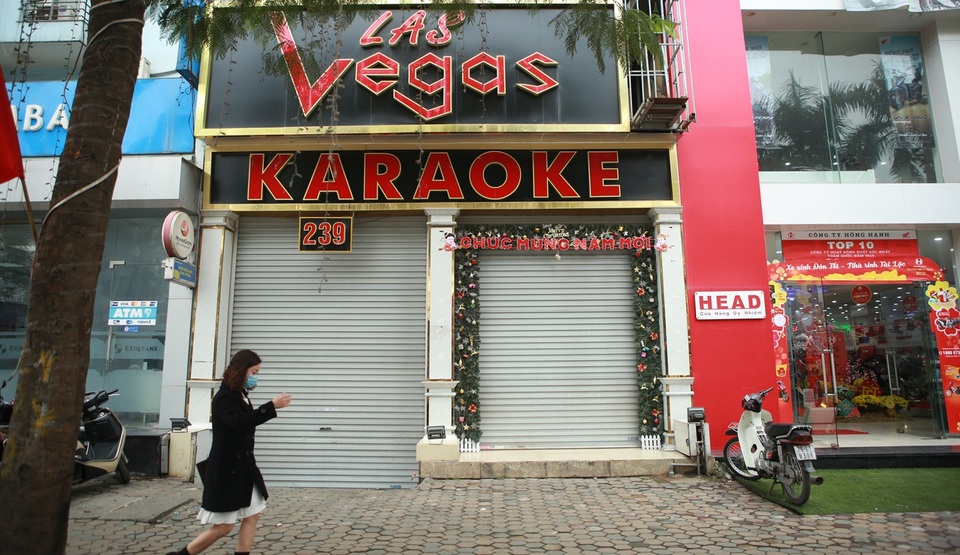 Quán karaoke, massage đóng cửa im lìm sau lệnh dừng hoạt động - 2 Quán karaoke, massage đóng cửa im lìm sau lệnh dừng hoạt động - 2